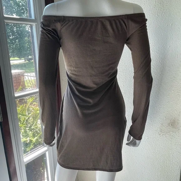 Tobi Off My Shoulder Bodycon Dress - Picture 7 of 9